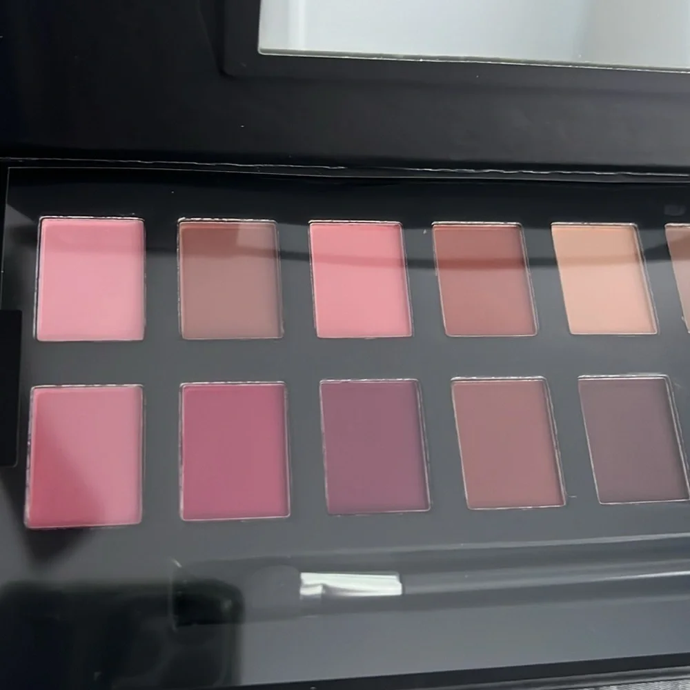 New Unopened Tahari Beauty Matte Eye Shadow Palette